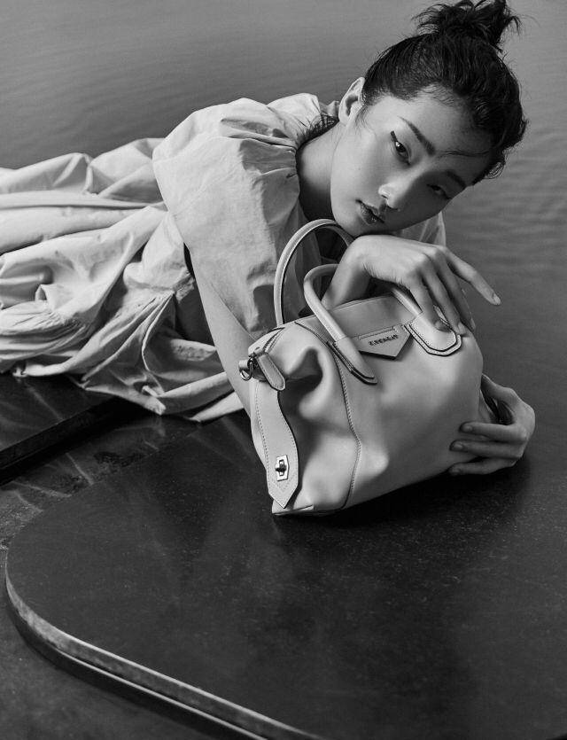 原创
  Yamy长相好高级,穿“纸袋裙”减龄又时髦,一般人真模仿不来 第5张 原创
  Yamy长相好高级,穿“纸袋裙”减龄又时髦,一般人真模仿不来 第5张