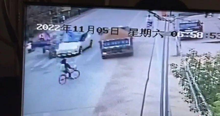 特斯拉回应广东撞人2死3伤事故，因司机没踩刹车