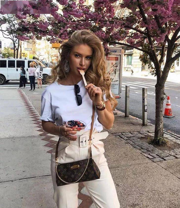 原创
  阔腿裤早退圈了,2022流行的是“纸袋裤”,百搭显瘦,谁穿谁知道 第8张 原创
  阔腿裤早退圈了,2022流行的是“纸袋裤”,百搭显瘦,谁穿谁知道 第8张