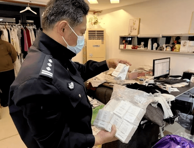 当场被抓！直播时...警察上门了