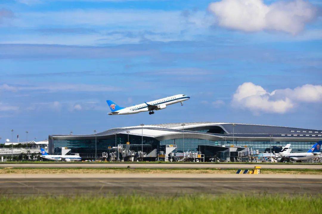 泛亚电竞白云机场：国际客运航班有序恢复四个“一个一个盯”落实“外防输入”(图3)