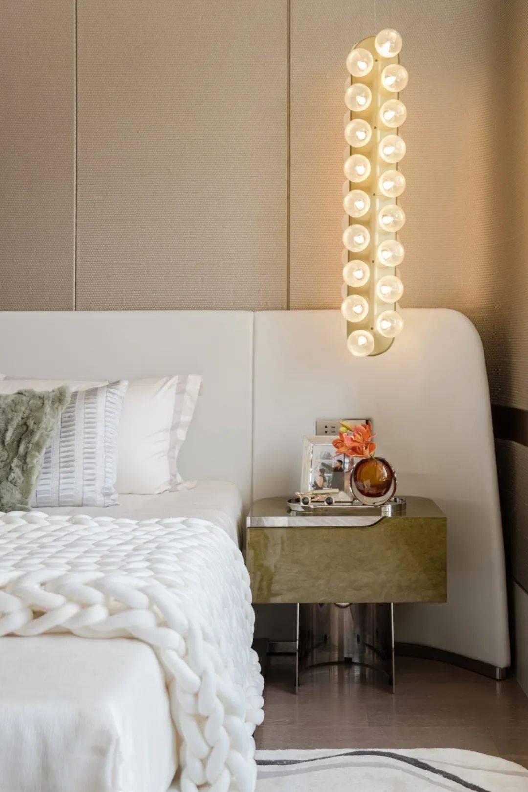 �人��լ�ġ�����������������һ�ر��ۺ���