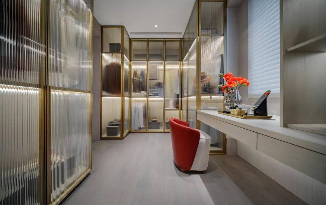 �人��լ�ġ�����������������һ�ر��ۺ���