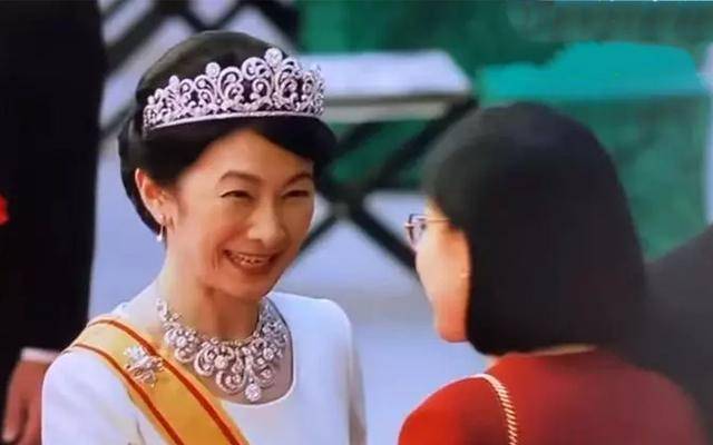 爱子公主没有专属皇冠戴了！日本皇冠价值超百万，却被嘲批发来的