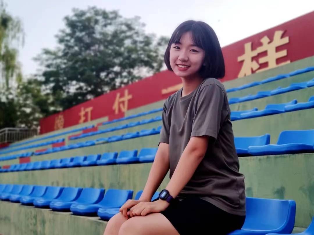 韩佳宁生活中的韩佳宁不仅品学兼优，还多才多艺。在中学时期，她就已通
