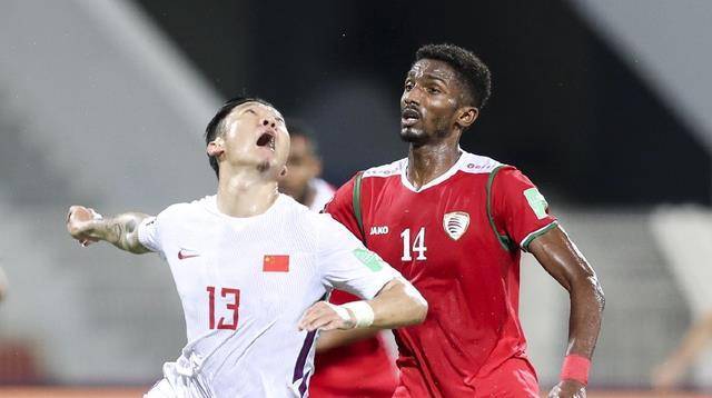 国足进不了世界杯的原因！卡塔尔主帅自我总结，李铁脸红了？