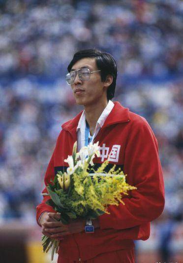 1984年，墨建华获得中国奥运会田径史上的第一枚奖牌，却被人辱说