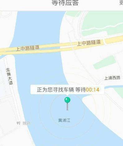 原创
搞笑图片幽默段子笑话:哥们,你们的自拍杆是不是太简陋了?