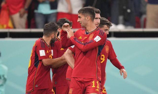 西班牙VS德国前瞻：世界杯冠军对决，德国队输球出局，曾0-6惨败