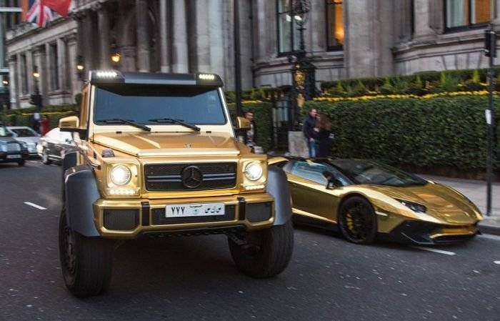 华为商城抢手机土豪金
:原创
                富豪就喜欢各种金闪闪的东西，车子也要全部涂成金色