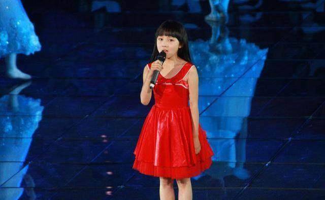 她7岁与林妙可同唱奥运会歌曲却成幕后天使！现在翩翩少女初长成