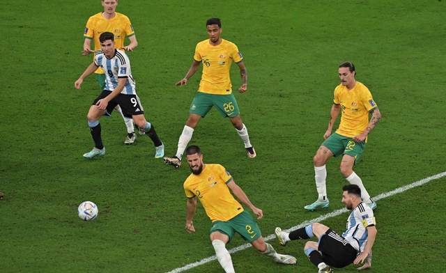 阿根廷2-1力克澳大利亚！梅西千场里程碑破门，超越马拉多纳+C罗