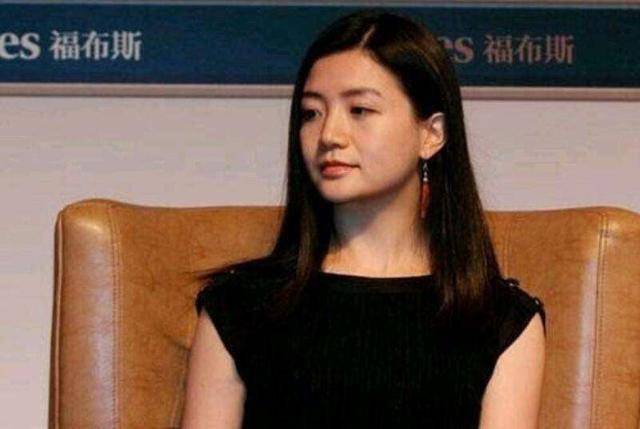 马云背后的百亿美女富豪,比章泽天漂亮,年近40岁仍旧未婚_李颖_云峰