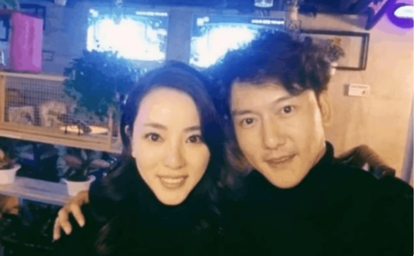 央视主持界的一朵金花李思思，竟还是嫁给了一位平平无奇的人物