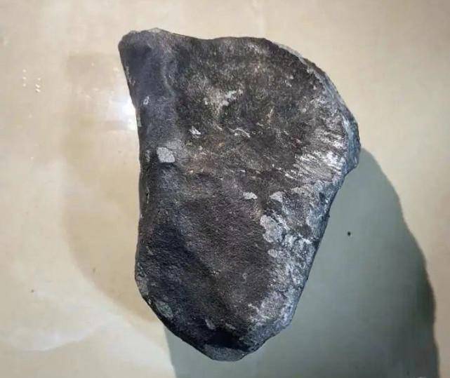 杭州火流星坠落，46亿年历史天外陨石被发现，到底归谁所有？