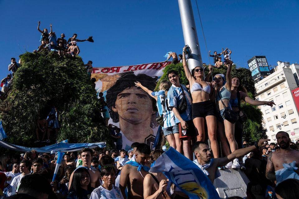 万人空巷！阿根廷无人街道几秒间变身派对现场，夺冠时刻超燃画面