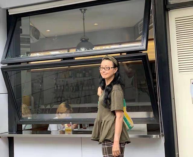 原创李赛凤：24岁烧伤毁容，36岁嫁大18岁富豪，42岁被指与义子偷欢