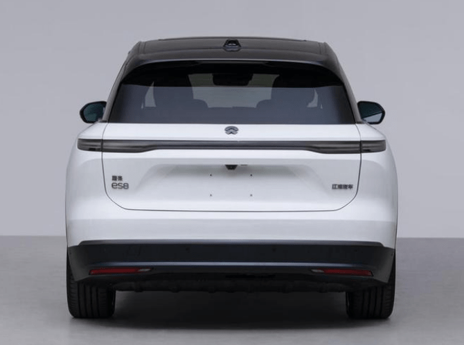 原创
尺寸加长,动力提升,全新蔚来ES8即将上市1 原创
尺寸加长,动力提升,全新蔚来ES8即将上市1