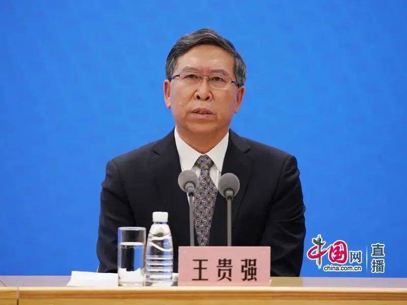 春运以后还有一轮新的疫情；张文宏再发声：第一批次疫苗难阻再次感染！