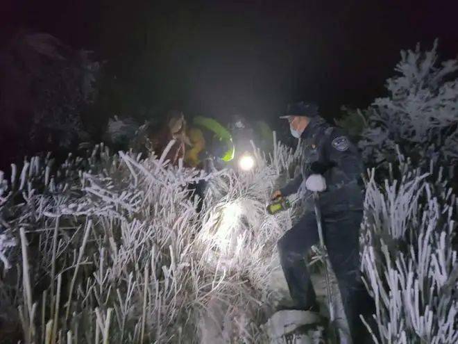 -15℃！俩女孩来杭州网红打卡点赏雪！成果发现景点是“照骗！”还差点把命丢了！