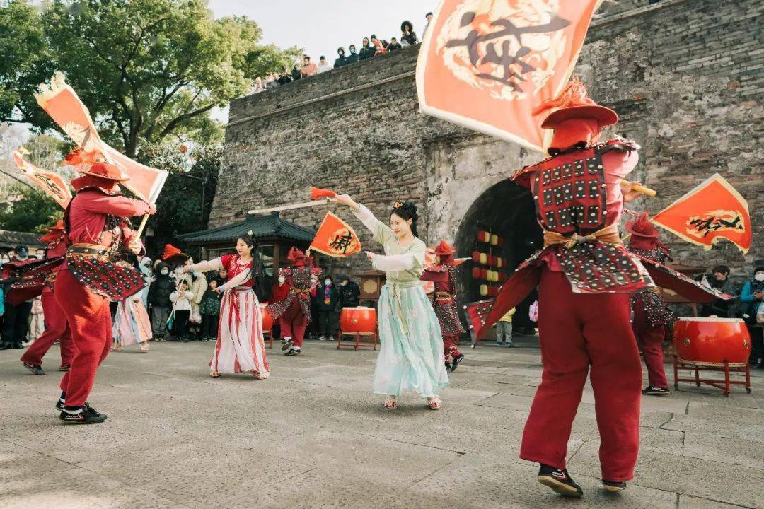 火树银花不夜天，来台州府城玩嗨元宵！喜乐与共，月满人圆…