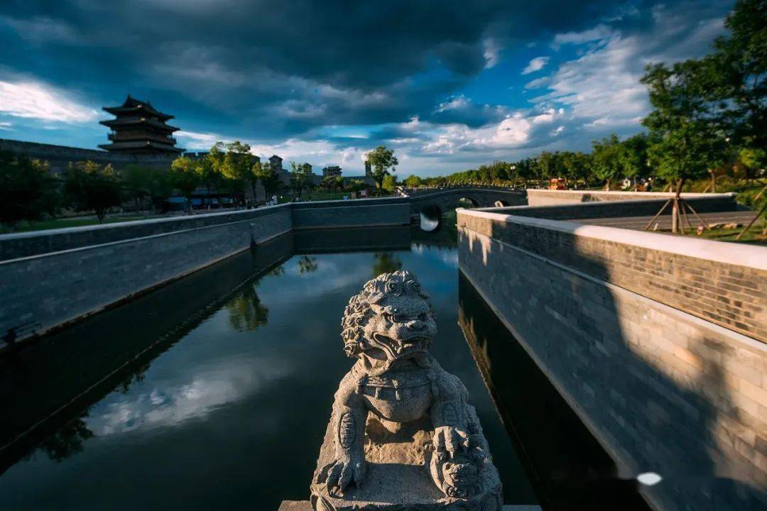 张张都是壁纸！张艺谋《满江红》带火太原古城之后: 山西文旅财产应学会从“借光”到“造光”