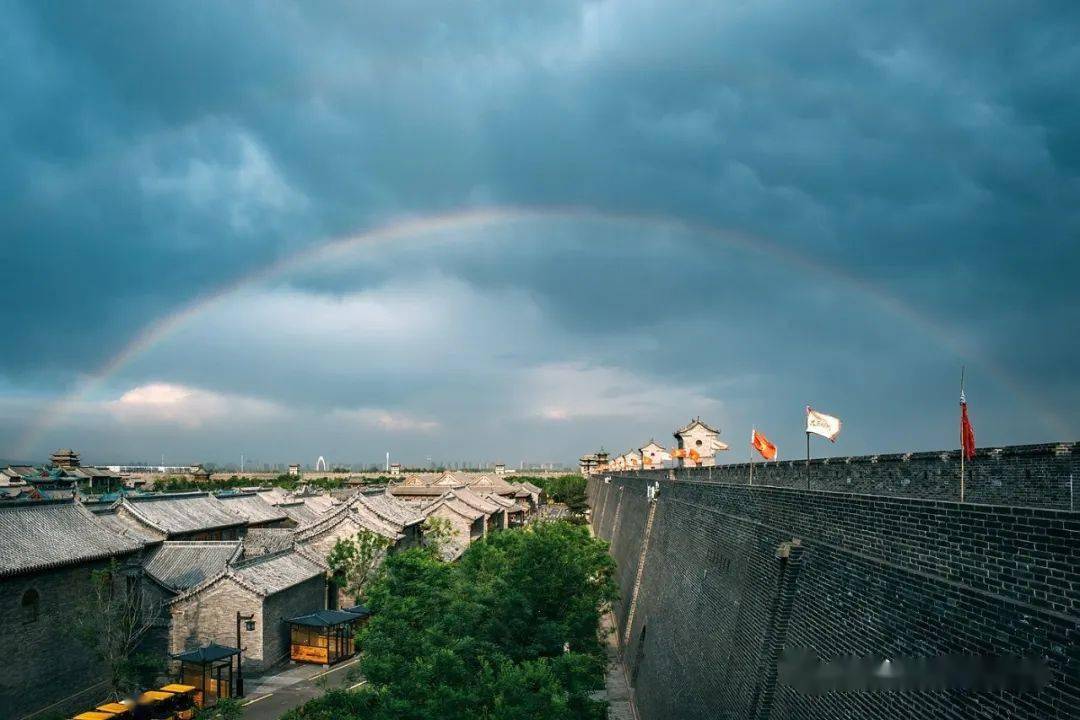 张张都是壁纸！张艺谋《满江红》带火太原古城之后: 山西文旅财产应学会从“借光”到“造光”