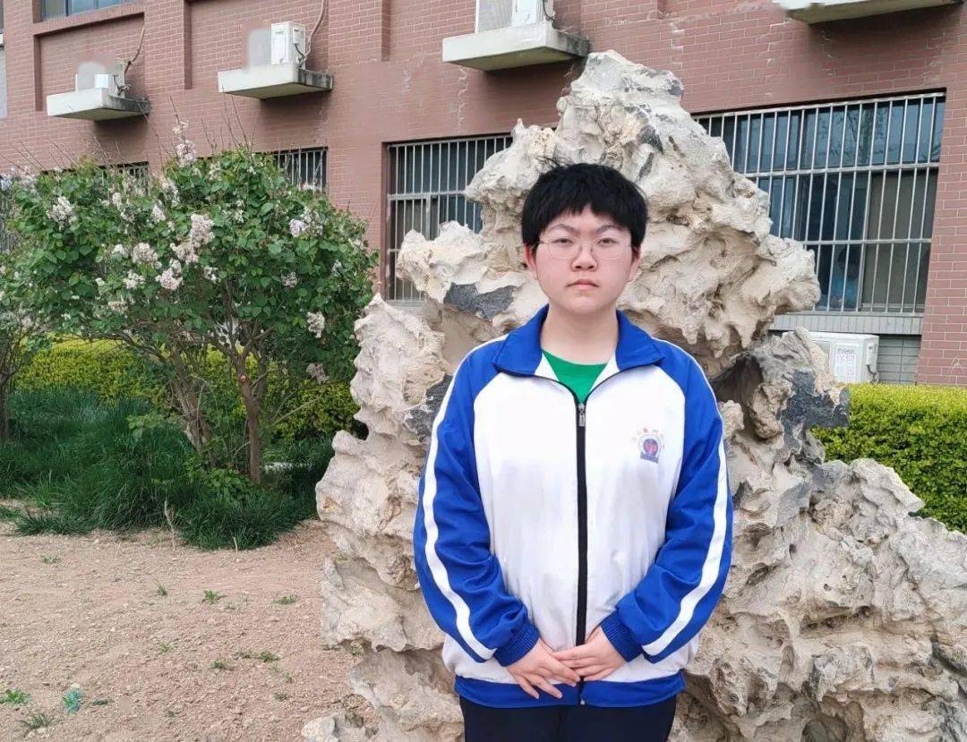 的底色、奔跑的姿态，成为主宰自己命运的人。学生发言402班 王瑞鑫少年强在未来的60多天内，自我发现