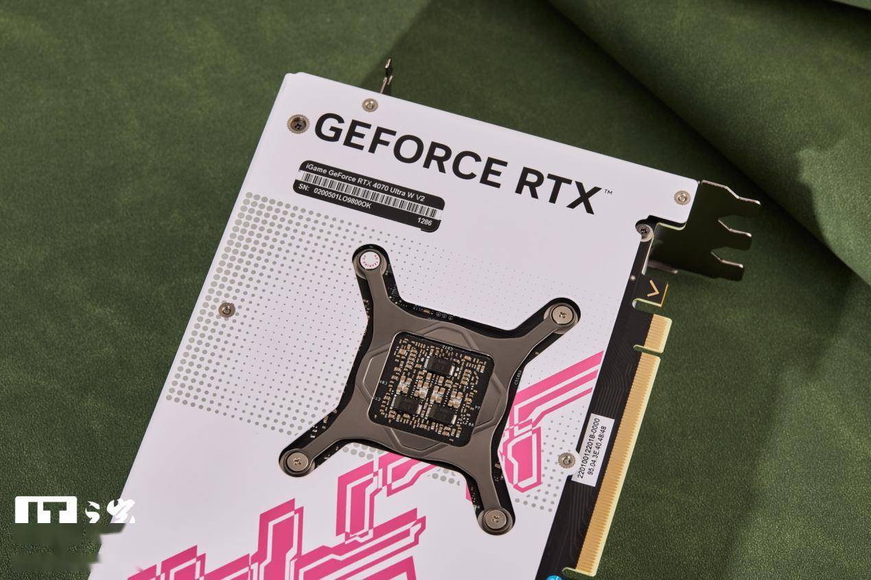 七彩虹 iGame GeForce RTX 4070 Ultra W V2 评测：超低功耗玩 2K