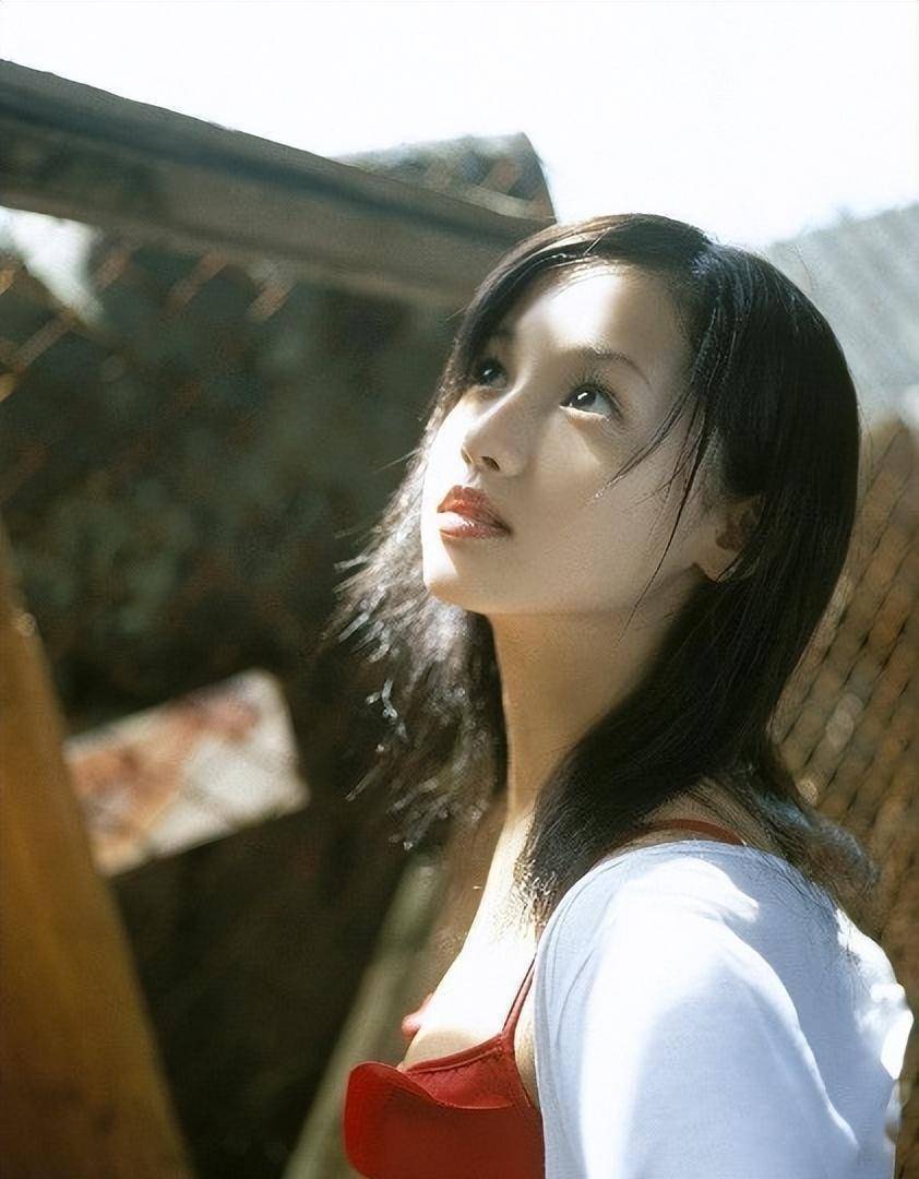她是亚洲第一美女却自甘堕落，丈夫同房一次50万，将婚姻当成交易
