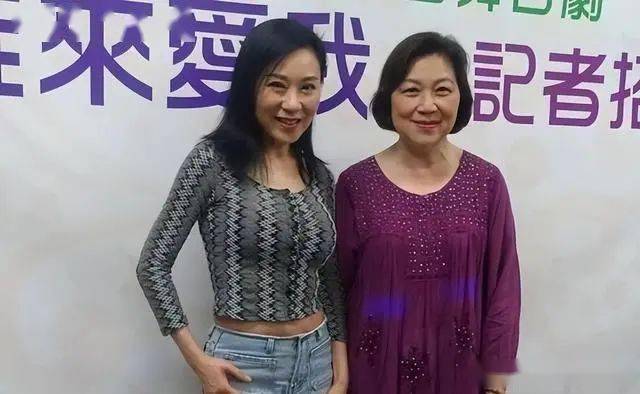 她是香港电视台大满贯艺人，常演慈母年轻时爱玩，四孩皆港大毕业