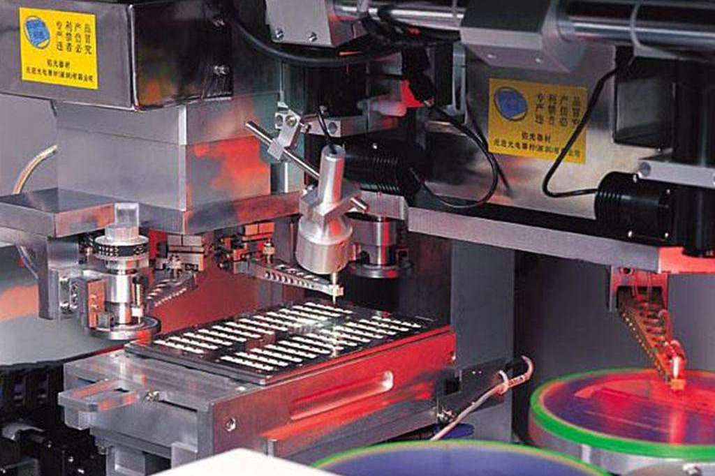 led倒装芯片固晶操作视频