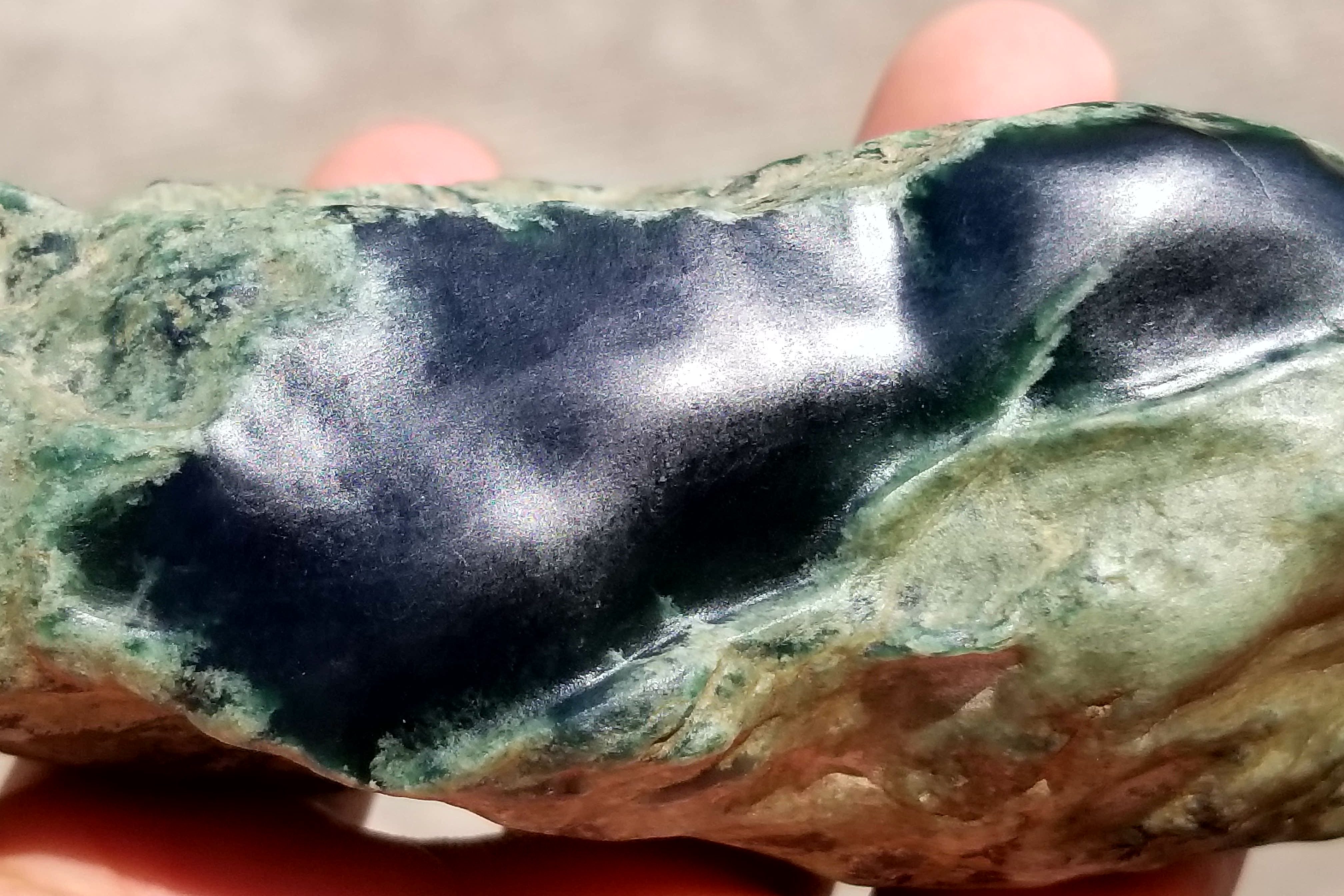 墨翠王100万买的翡翠原石竟切出顶级墨翠价格暴涨破千万