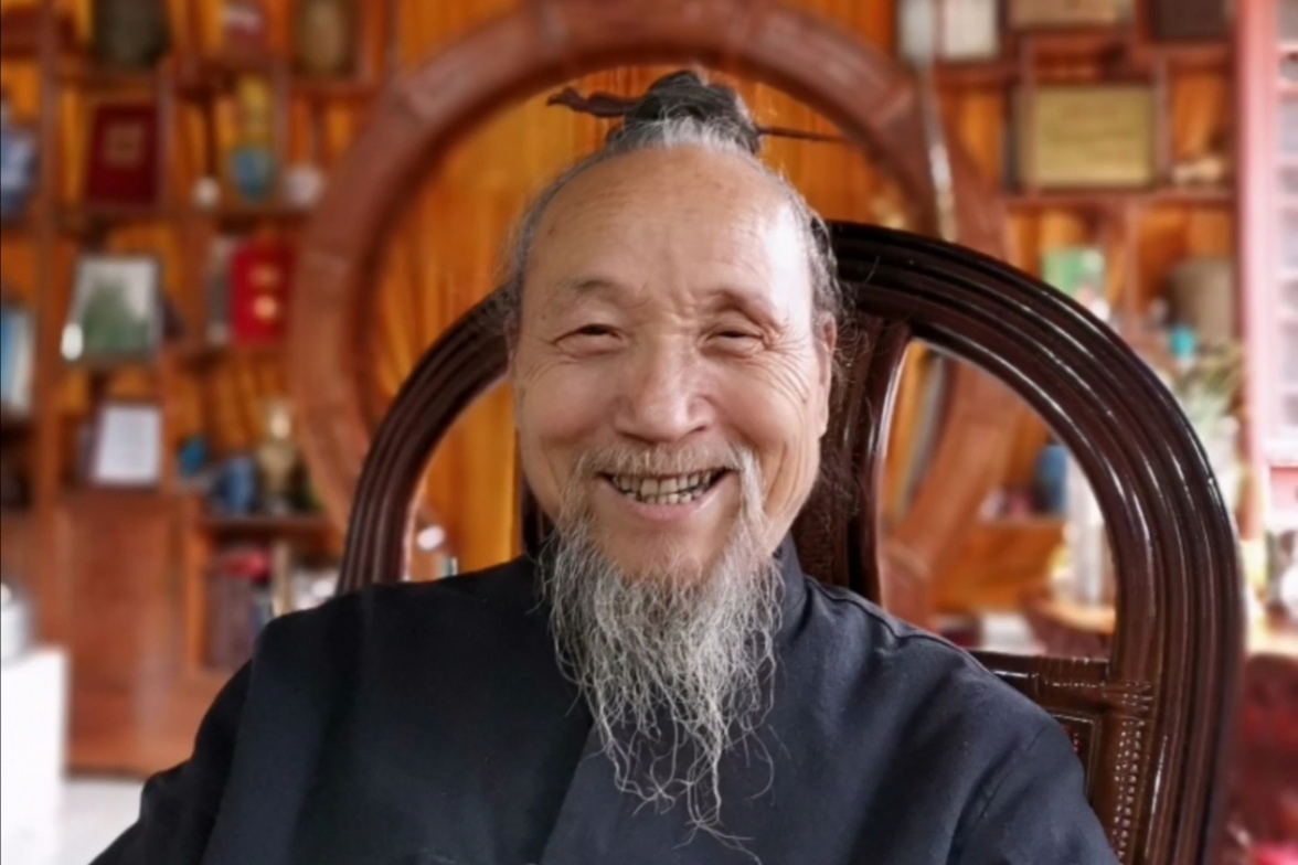 药王门第48代掌门太虚真人带弟子上山采药传承从言传身教开始