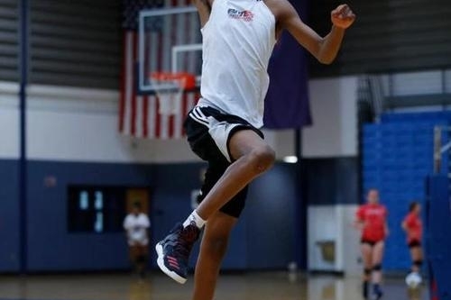 下一个杜兰特2022届状元大热天才高中生埃莫尼贝茨