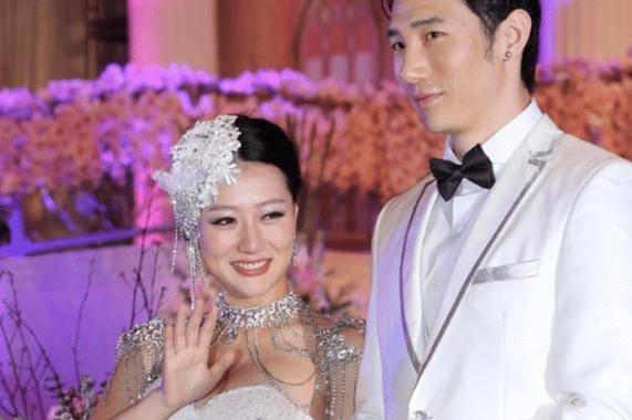 为何白冰被称京城四美?看她和前夫的结婚照,被惊艳了