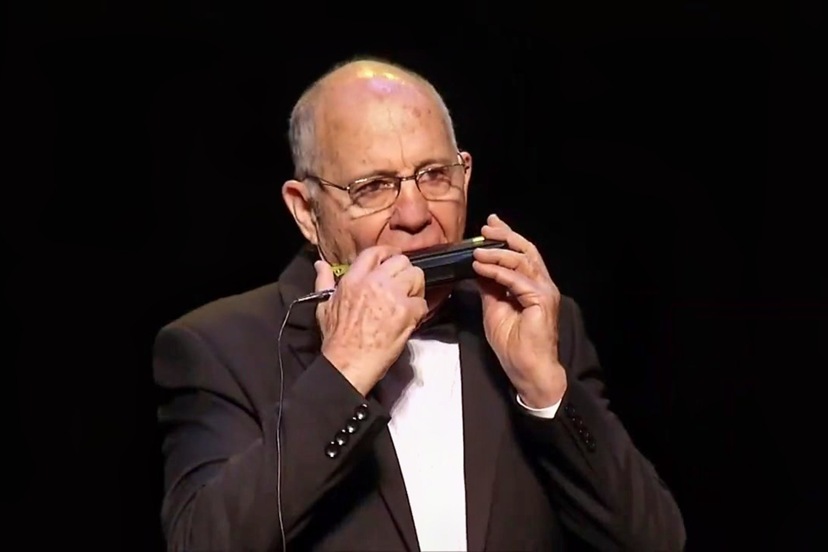 台湾茱蒂口琴乐团与口琴家阿德勒演奏拉帕蒂达