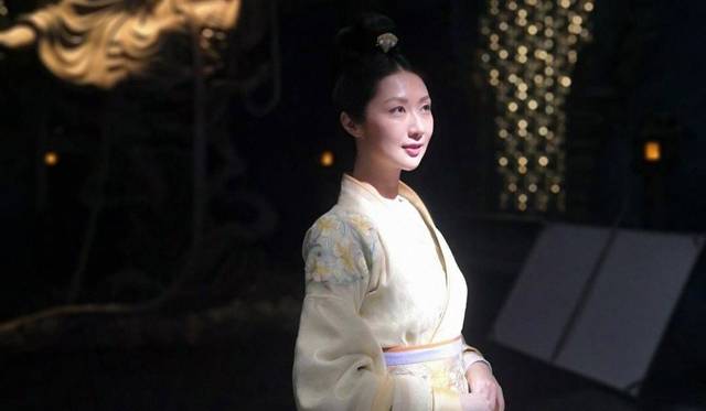精选 《锦绣南歌》里的小丫鬟,人气曾不输李沁,还演过《回家的诱惑》