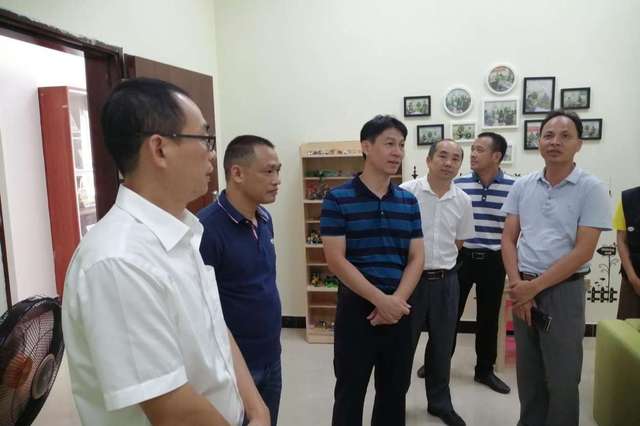 电白林头镇党委林瑞贞带队到岭门镇交流禁毒工作