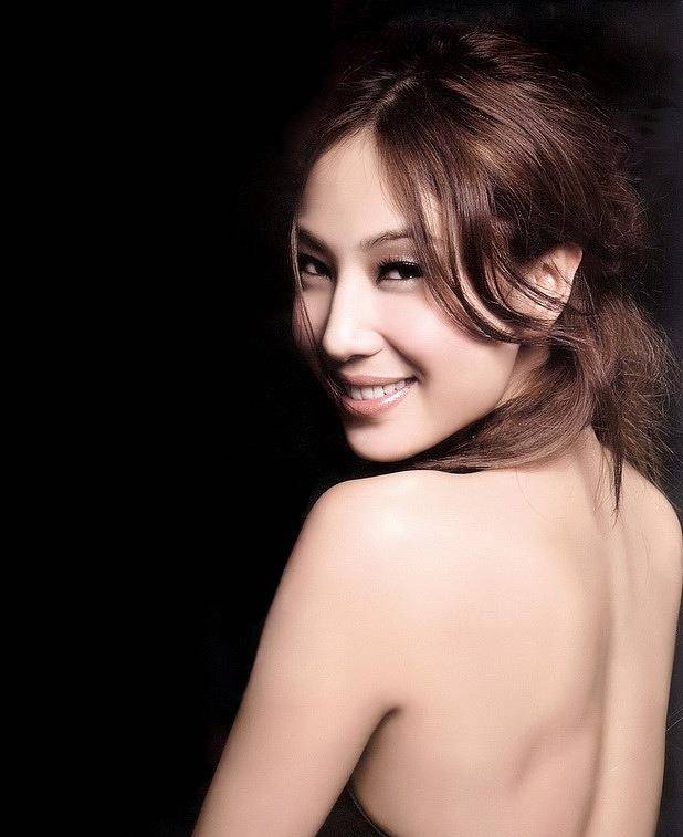 1981年出生的郑希怡,出道之前就