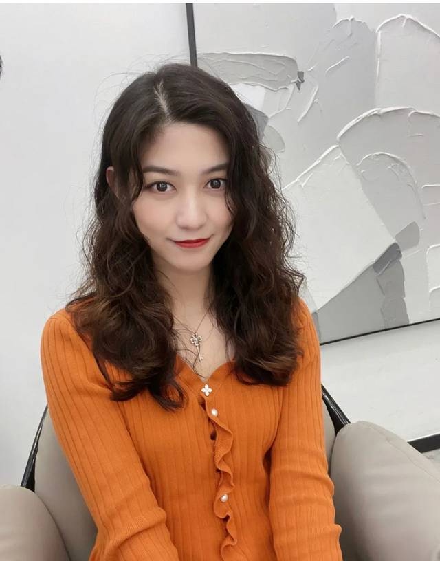 镜子发型的个人展示页