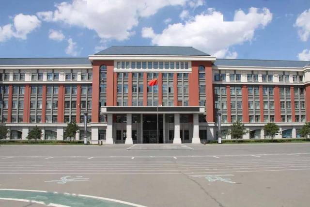 德强初中部高春芝校长提出"教育不仅要近利于现在