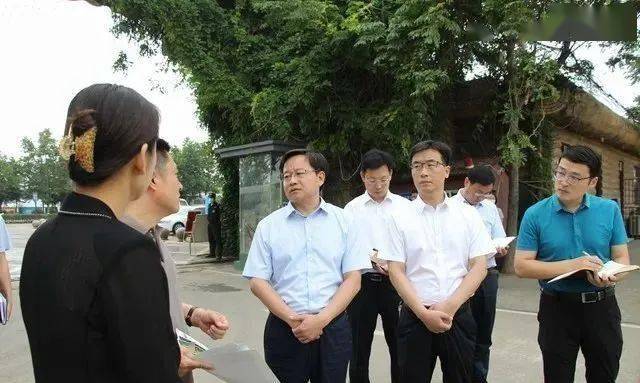 洪绪镇党委书记李亚娟陪同活动.