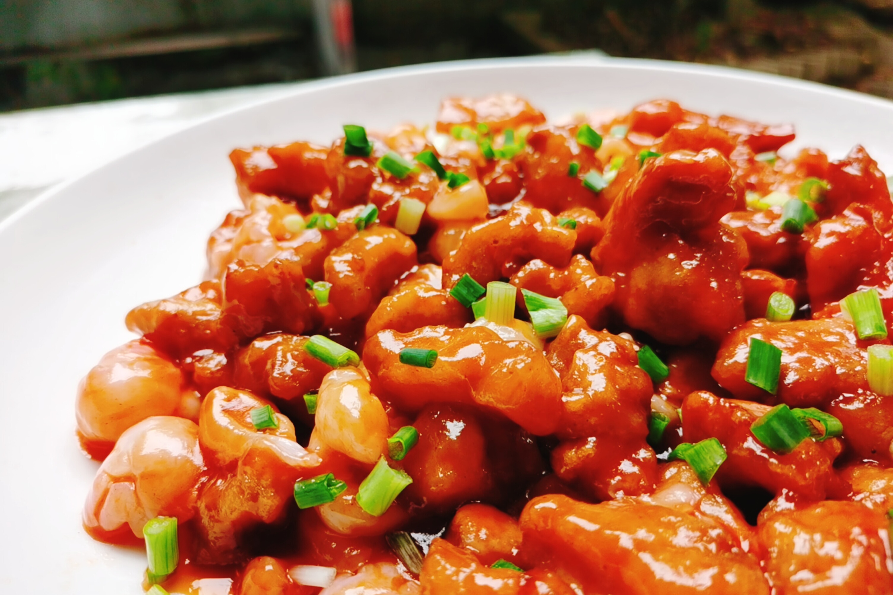 院里荔枝快熟了摘来做上一道风味咕咾肉兄弟俩一口一块吃美了