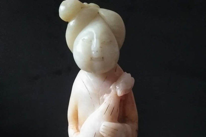 骨董 本物和田青白玉 細工手彫 唐子打鼓像 清代康熙通宝飾 根付 玉佩 縁起物 骨董 本物和田青白玉 細工手彫 唐子打鼓像 清代康熙通宝飾 根付