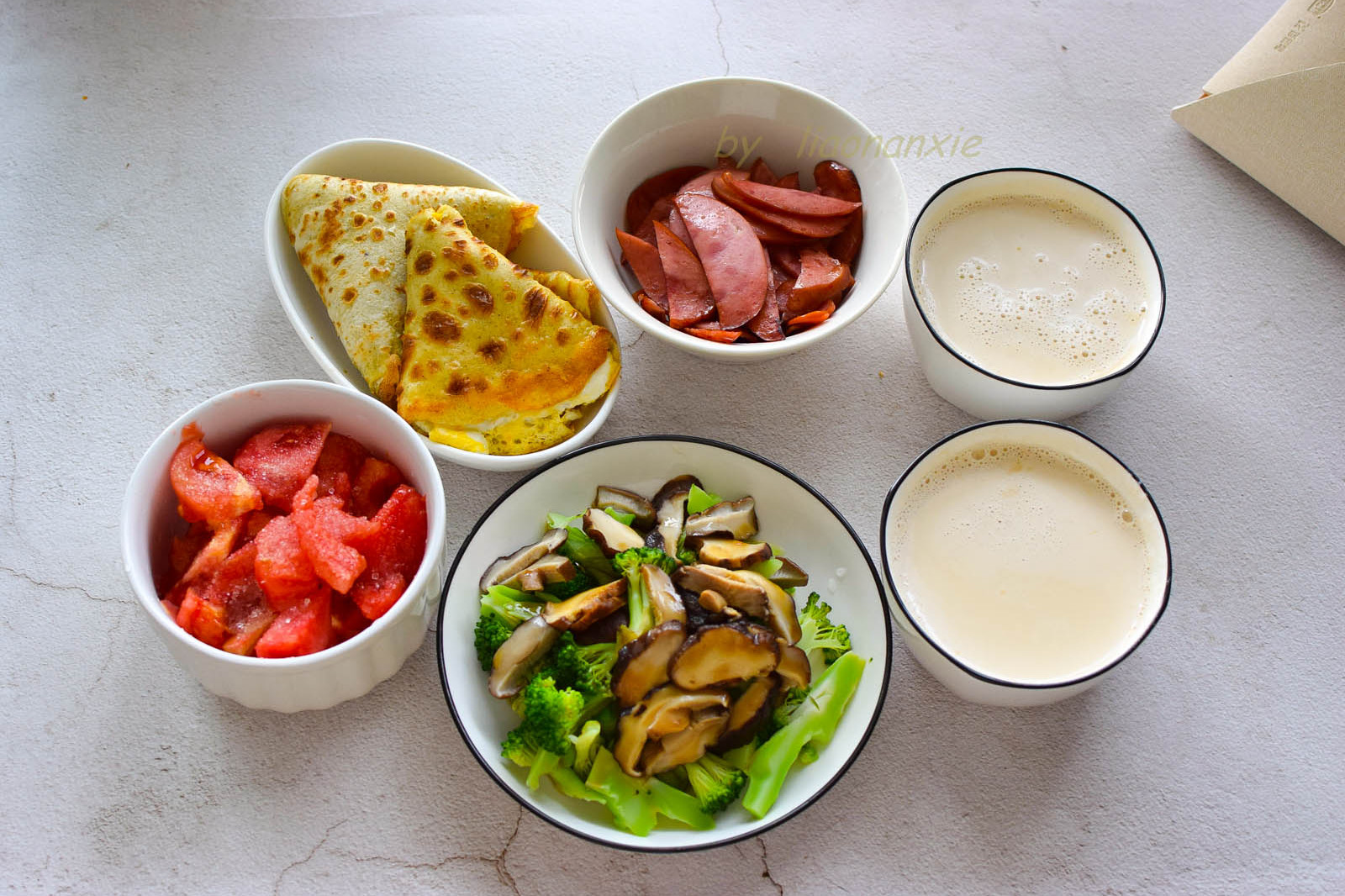 我家经典早餐搭配,早起一会儿就做好,有肉有蛋有牛奶,营养好吃