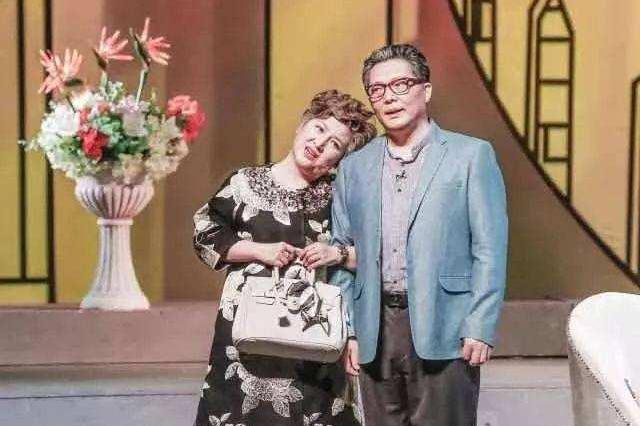 上海滑稽剧团副团长钱程孙勤圆伉俪情深,多年夫妻恩爱如初