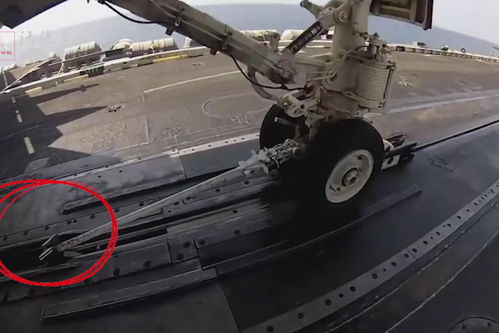 少见视角:航母弹射起飞舰载机的操作细节