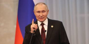 还会惯着你？英国叫嚣远程武器任乌挑选，俄军“亚尔斯”对准伦敦