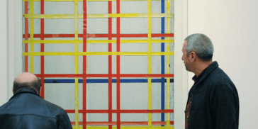 荷兰画家蒙德里安知名抽象画作《纽约市一号》或倒置数十年